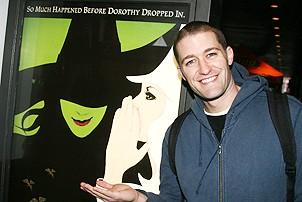 Photo Op - Wicked Day 2006 - Matthew Morrrison (with poster)