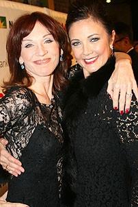 Photo Op - Chicago 10th Anniversary - Marilu Henner - Lynda Carter