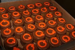 Photo Op - Avenue Q plays 1,500 performance - cupcakes