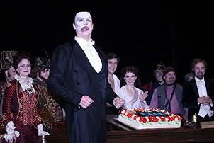 Photo Op - Phantom 8,000th Performance - cc - Howard McGillin (with cake)