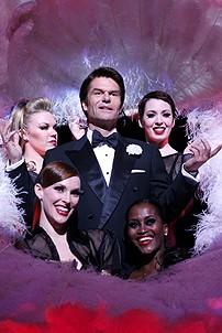 Photo Op - Harry Hamlin and Lisa Rinna do press for Chicago - Harry Hamlin surrounded by girls