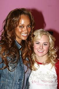 Photo Op - Tyra Banks at Legally Blonde - Tyra Banks - Laura Bell Bundy