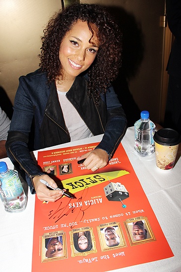 <i>Stick Fly</i> Poster Signing – Alicia Keys 