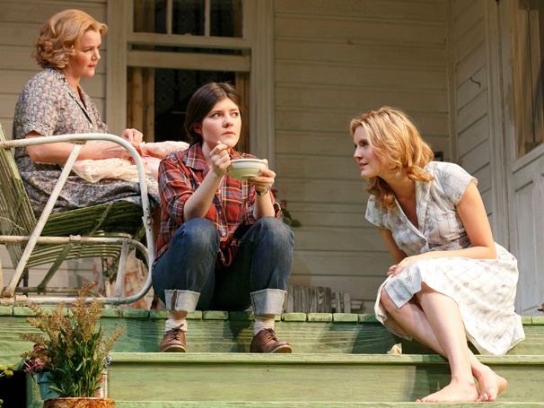 Show Photos - Picnic - Ellen Burstyn, Madeleine Martin and Maggie Grace