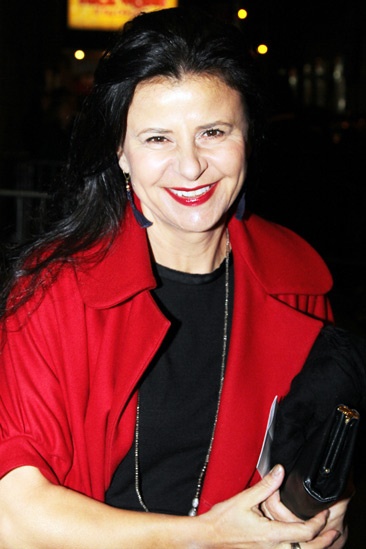Cat on a Hot Tin Roof – opening – Tracey Ullman