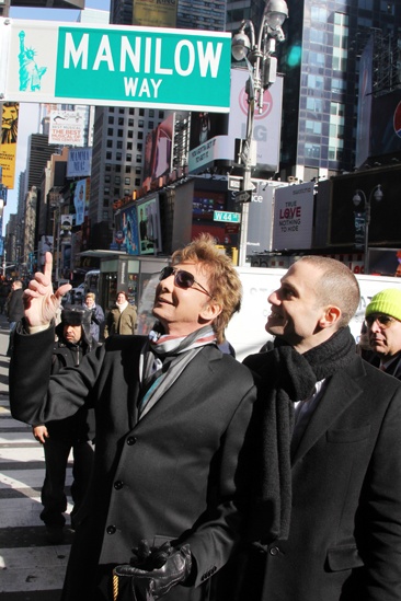 Barry Manilow Unveils 'Manilow Way' - Barry Manilow - Jordan Roth