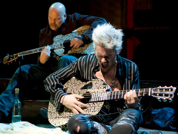 Show Photos - Clive - Vincent D'Onofrio, Ethan Hawke