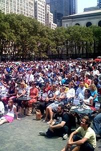 Photo Op - Broadway in Bryant Park 07-26-07 - crowd