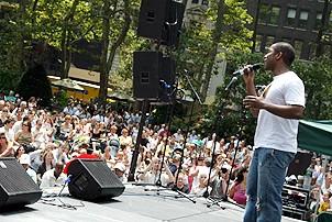 Photo Op - Broadway in Bryant Park 07-26-07 - Cornelius Jones Jr. (crowd)