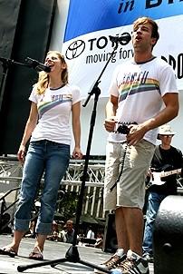 Photo Op - Broadway in Bryant Park 07-26-07 - Kerry Butler - Curtis Holbrook (singing)