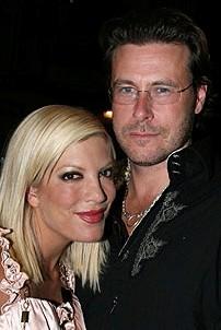 Photo Op - Tori Spelling at Chicago - Tori Spelling - Dean McDermott