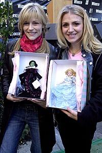 Photo Op - Wicked Day 2007 - Lisa Brescia - Annaleigh Ashford ( dolls)