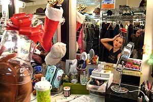 Holidays at Wicked 2007 - Lauren Gibbs - hat