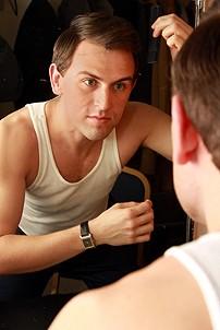 Daniel Reichard's final performance in Jersey Boys - Daniel Reichard (combing hair)
