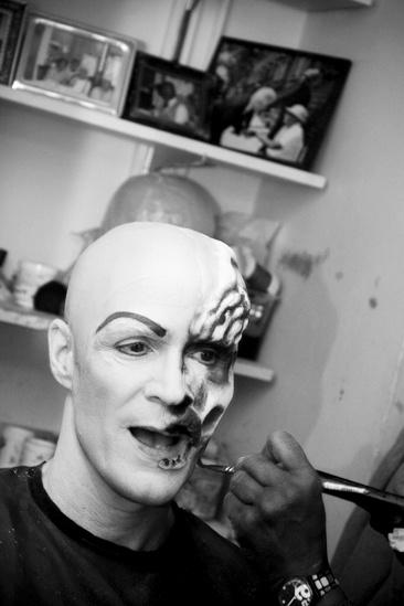 Howard McGillin Phantom transformation – vocalizing