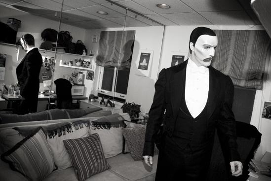 Howard McGillin Phantom transformation – mirror