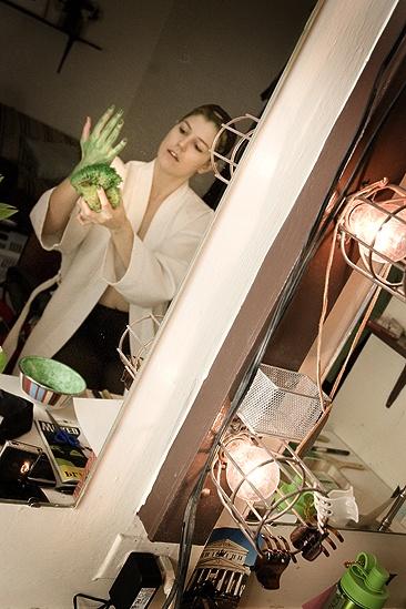 Nicole Parker Backstage at Wicked – hand1