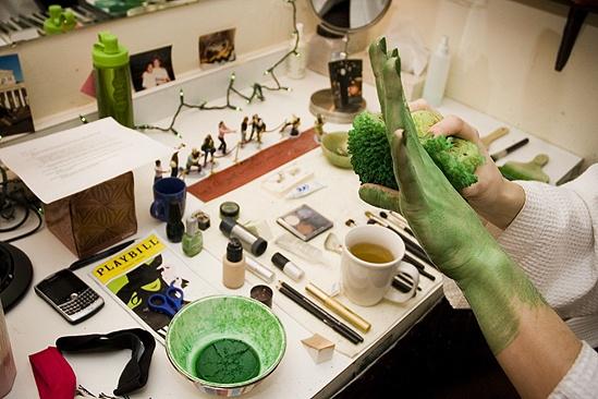 Nicole Parker Backstage at Wicked – hand2
