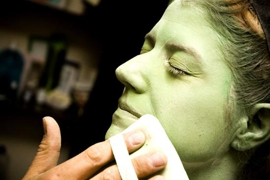 Nicole Parker Backstage at Wicked – powder