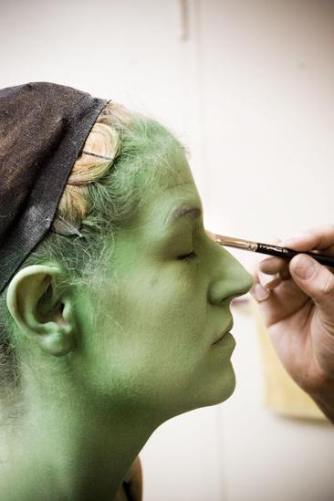 Nicole Parker Backstage at Wicked – profile