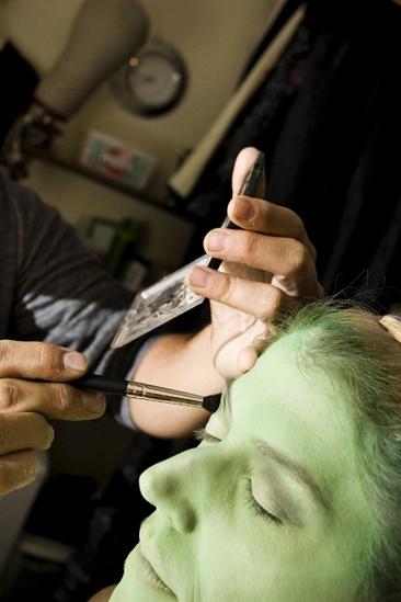 Nicole Parker Backstage at Wicked – eyes2