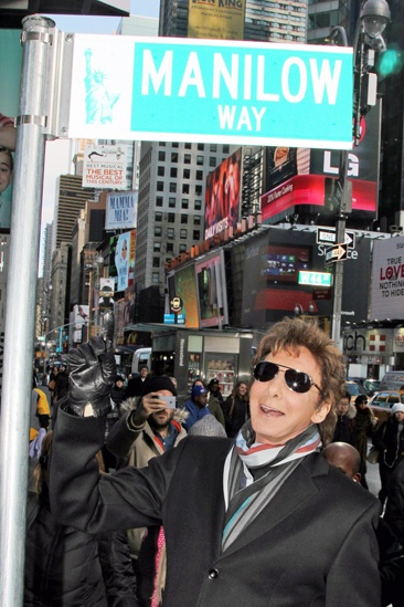 Barry Manilow Unveils 'Manilow Way' - Barry Manilow