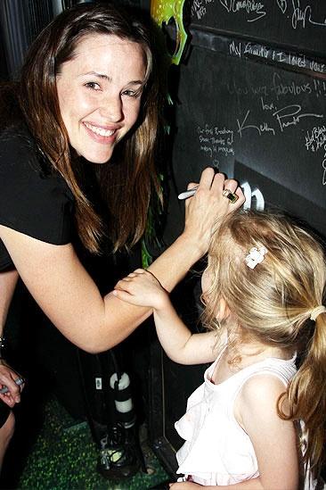 Jennifer Garner Visits The Little Mermaid – Jennifer Garner – Violet Affleck
