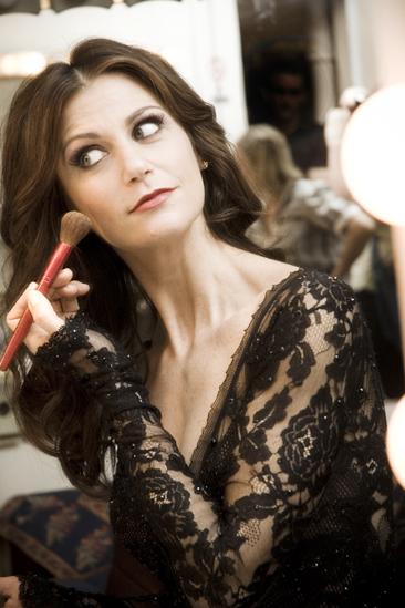 Samantha Harris Chicago photo shoot – makeup