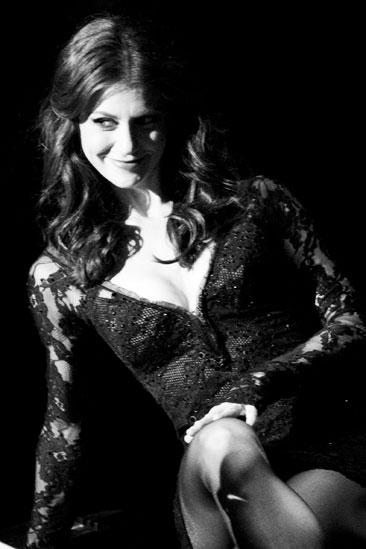 Samantha Harris Chicago photo shoot – closeup