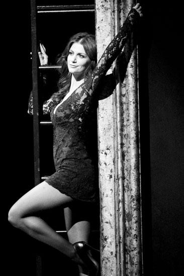 Samantha Harris Chicago photo shoot – funny honey