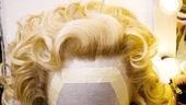 Megan Hilty backstage – wig