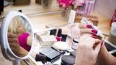 Megan Hilty backstage – hands