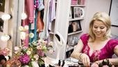 Megan Hilty backstage – sitting