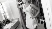 Megan Hilty backstage – teeth