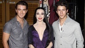 Jonas Addams – Kevin Jonas – Bebe Neuwirth – Nick Jonas