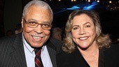 Past Distinguished Performance Award winner James Earl Jones joins fellow honoree and host Kathleen Turner. 