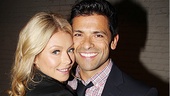 Standing opening - Kelly Ripa - Mark Consuelos