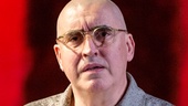 Show Photos - Red - Alfred Molina