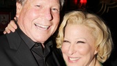 Former Sue Mengers client Ryan O’Neal cozies up next to Bette Midler.